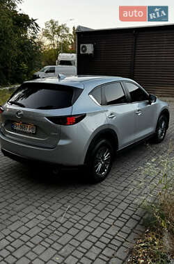 Позашляховик / Кросовер Mazda CX-5 2018 в 