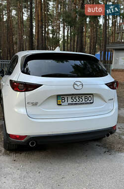 Позашляховик / Кросовер Mazda CX-5 2017 в 