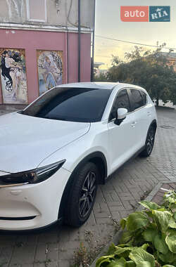 Позашляховик / Кросовер Mazda CX-5 2017 в 