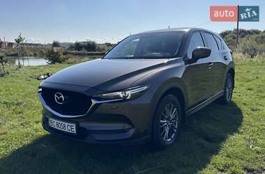 Позашляховик / Кросовер Mazda CX-5 2018 в 