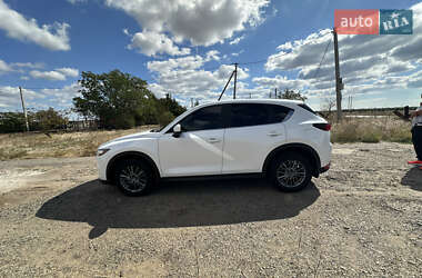 Позашляховик / Кросовер Mazda CX-5 2017 в 