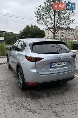 Позашляховик / Кросовер Mazda CX-5 2018 в 