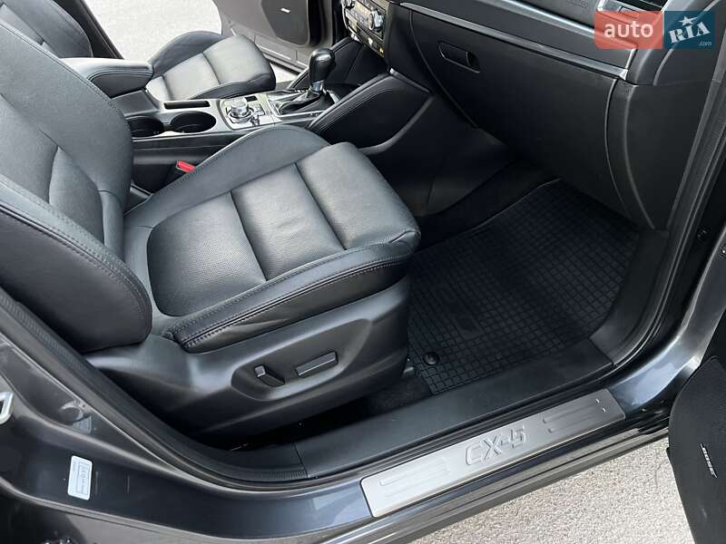 Позашляховик / Кросовер Mazda CX-5 2016 в Радивиліві