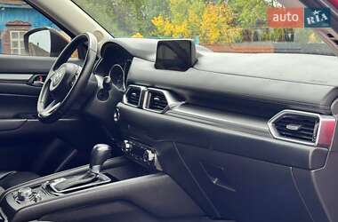 Позашляховик / Кросовер Mazda CX-5 2017 в 
