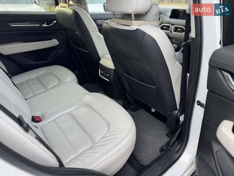 Внедорожник / Кроссовер Mazda CX-5 2017 в Новояворовске