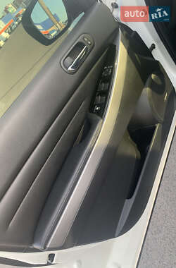 Позашляховик / Кросовер Mazda CX-7 2011 в 