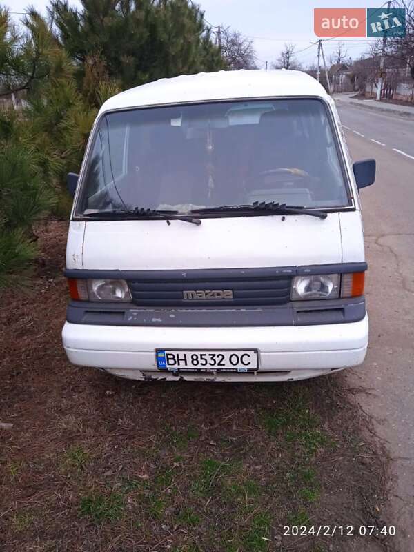 Минивэн Mazda E-series 1986 в Южном