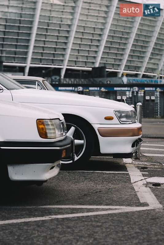 Седан Mazda Familia 1987 в Києві