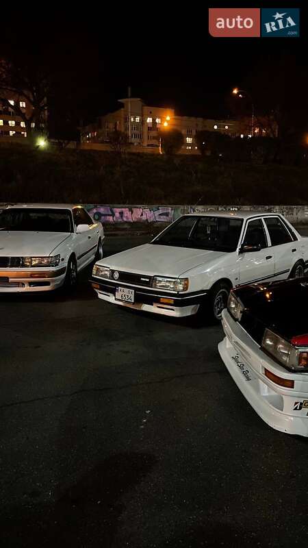 Седан Mazda Familia 1987 в Києві