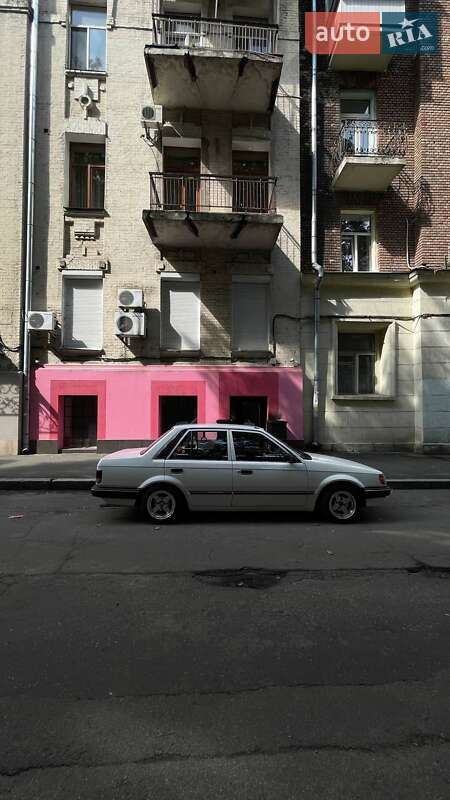Седан Mazda Familia 1987 в Києві