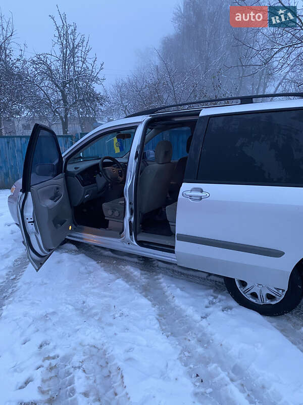 Минивэн Mazda MPV 2002 в Баре