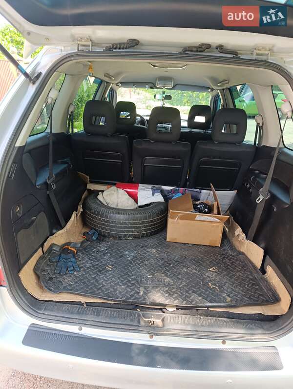 Минивэн Mazda MPV 2004 в Фастове