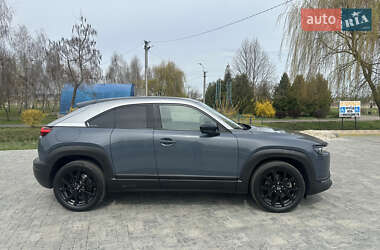 Внедорожник / Кроссовер Mazda MX-30 2020 в 