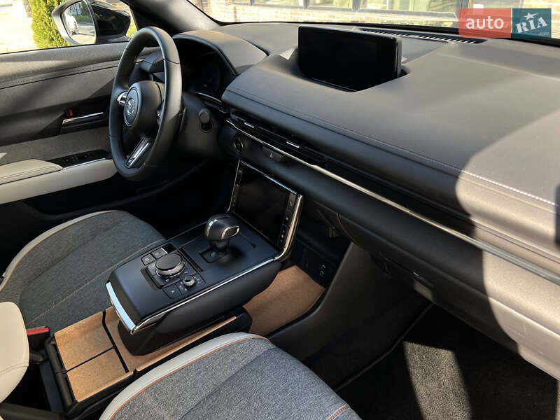 Внедорожник / Кроссовер Mazda MX-30 2020 в Ивано-Франковске