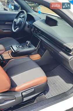 Внедорожник / Кроссовер Mazda MX-30 2020 в 
