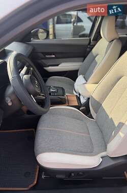 Позашляховик / Кросовер Mazda MX-30 2020 в 