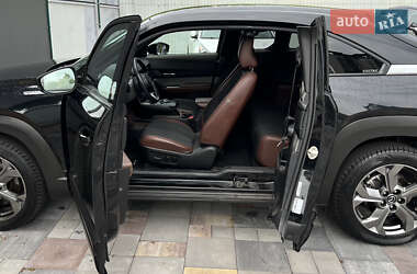 Внедорожник / Кроссовер Mazda MX-30 2021 в 