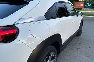 Внедорожник / Кроссовер Mazda MX-30 2020 в 