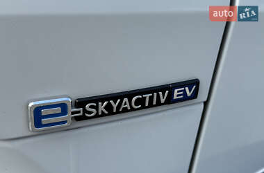 Внедорожник / Кроссовер Mazda MX-30 2023 в 