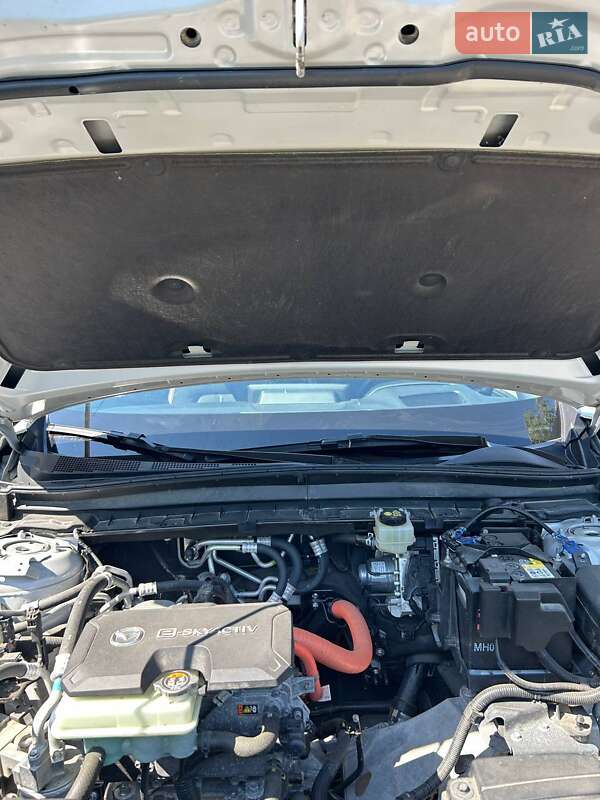 Внедорожник / Кроссовер Mazda MX-30 2020 в Черноморске