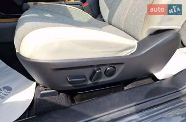 Внедорожник / Кроссовер Mazda MX-30 2021 в 
