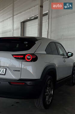 Внедорожник / Кроссовер Mazda MX-30 2020 в 