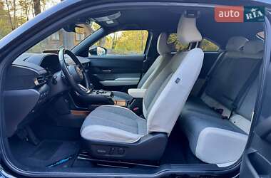 Внедорожник / Кроссовер Mazda MX-30 2021 в 