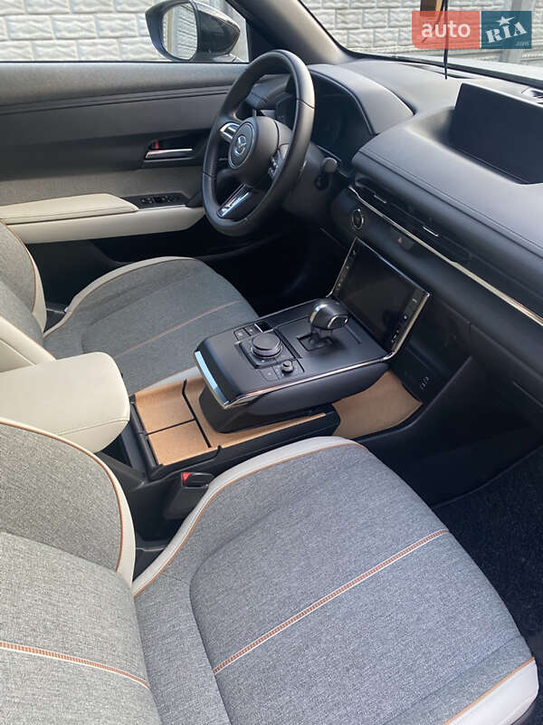 Внедорожник / Кроссовер Mazda MX-30 2021 в Киеве