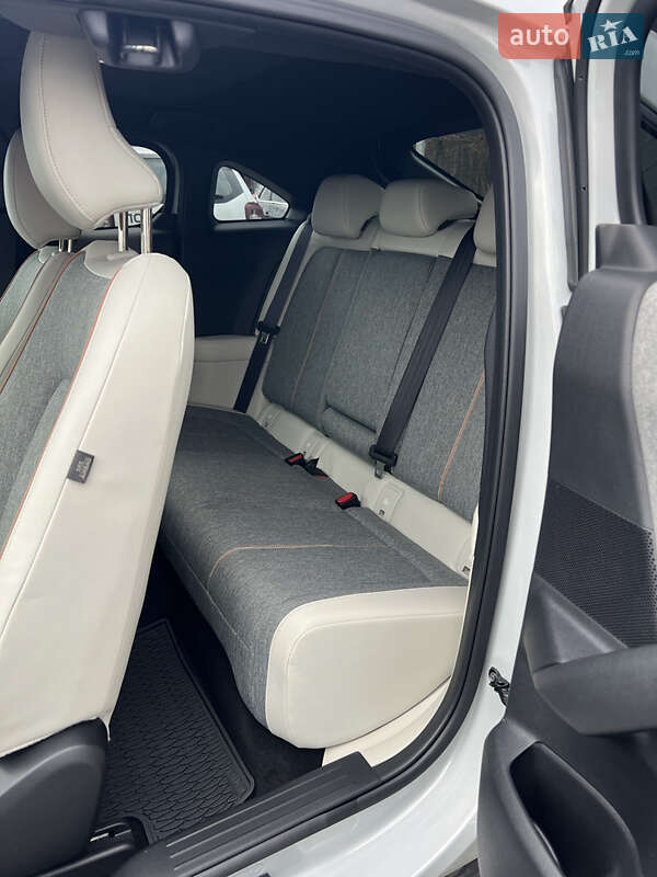 Внедорожник / Кроссовер Mazda MX-30 2020 в Черновцах