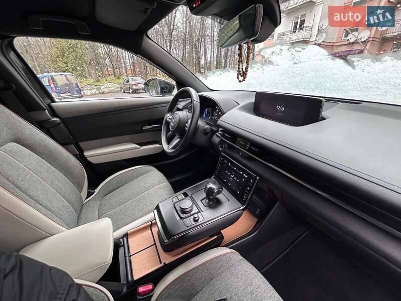 Позашляховик / Кросовер Mazda MX-30 2020 в Тлумачі