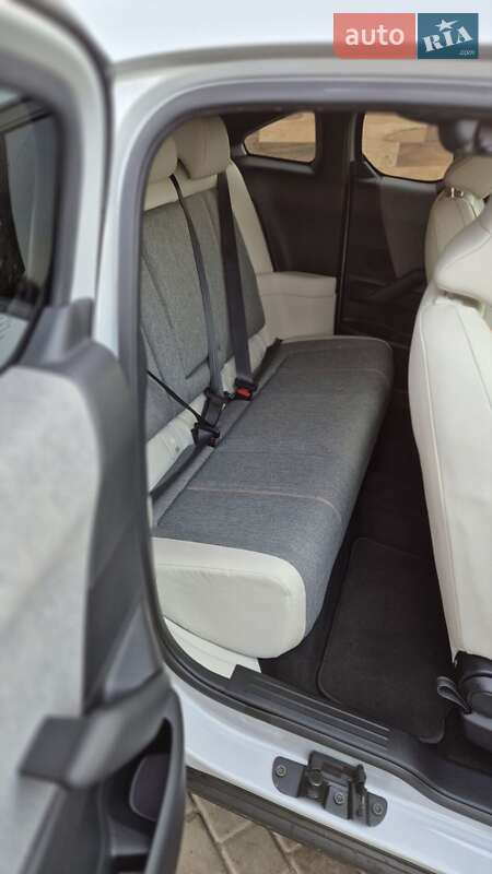 Внедорожник / Кроссовер Mazda MX-30 2020 в Владимире