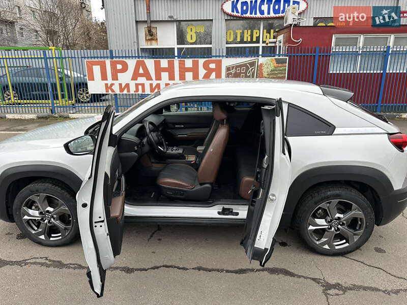 Внедорожник / Кроссовер Mazda MX-30 2020 в Николаеве