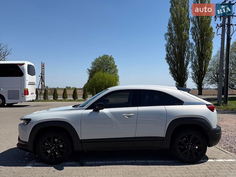 Внедорожник / Кроссовер Mazda MX-30 2020 в Киеве