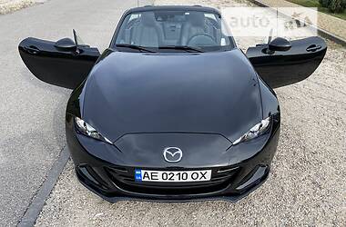 Родстер Mazda MX-5 2017 в 