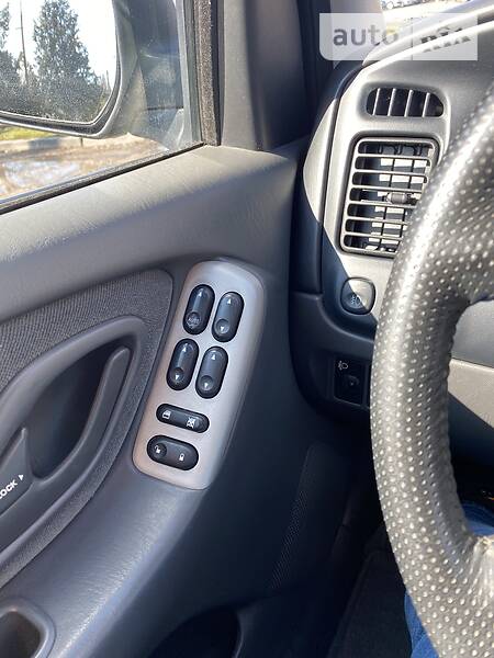Позашляховик / Кросовер Mazda Tribute 2004 в Херсоні
