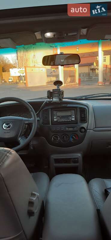 Внедорожник / Кроссовер Mazda Tribute 2002 в Черновцах