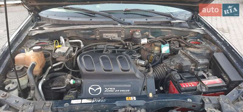 Внедорожник / Кроссовер Mazda Tribute 2002 в Черновцах