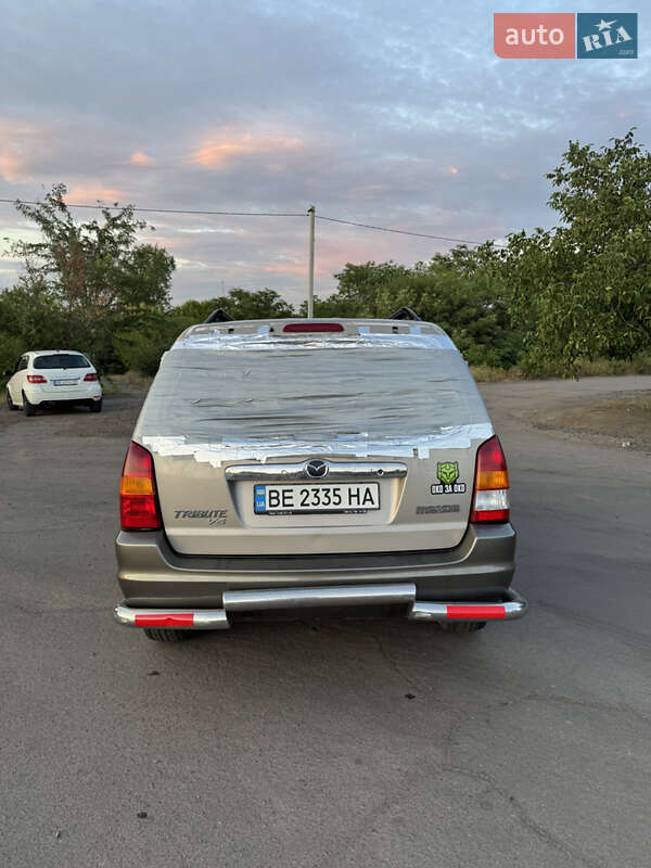 Внедорожник / Кроссовер Mazda Tribute 2002 в Первомайске