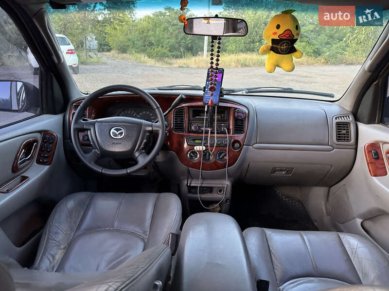 Внедорожник / Кроссовер Mazda Tribute 2002 в Первомайске