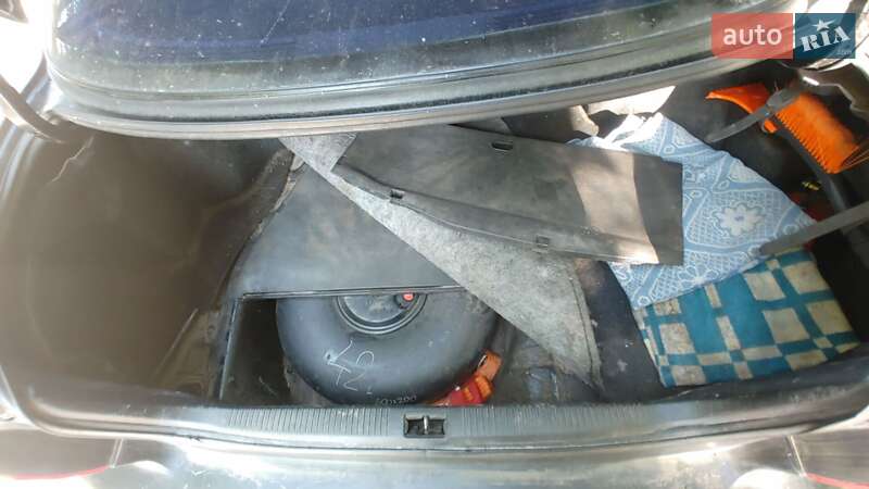 Седан Mazda Xedos 9 1995 в Святопетрівське