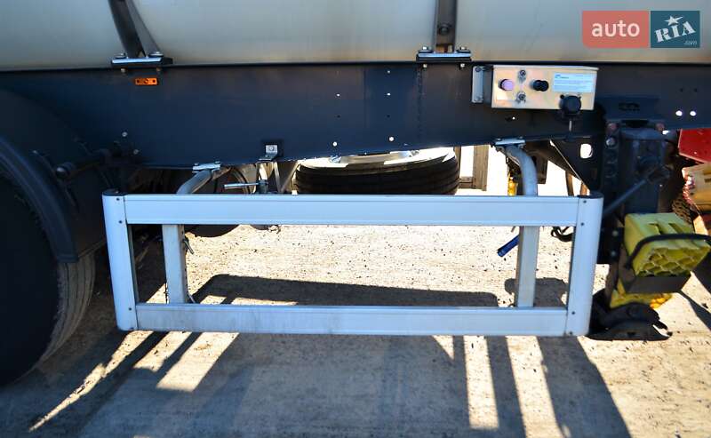 Цистерна полуприцеп Menci SA 2007 в Львове