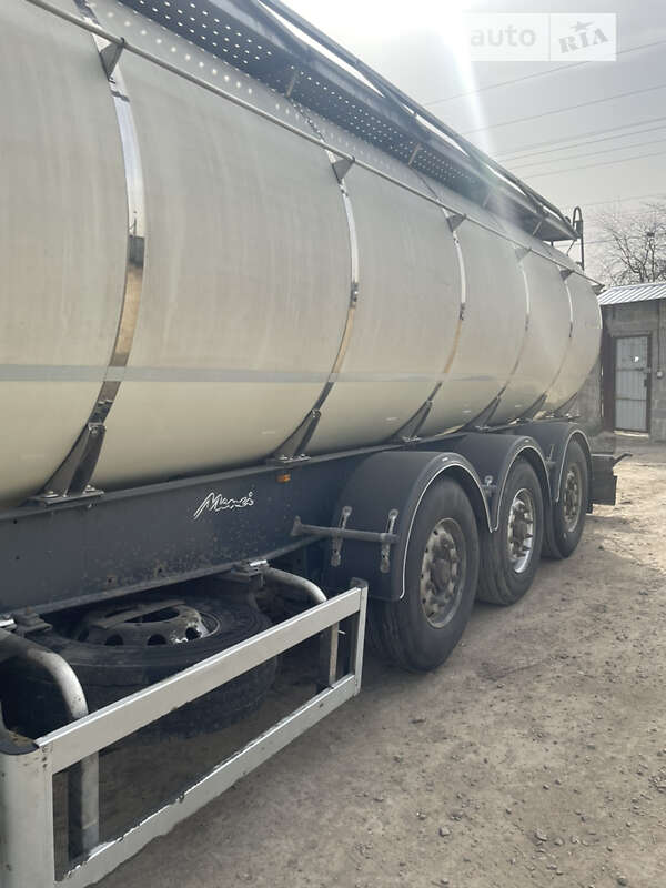 Цистерна напівпричіп Menci SA 2010 в Теплодарі
