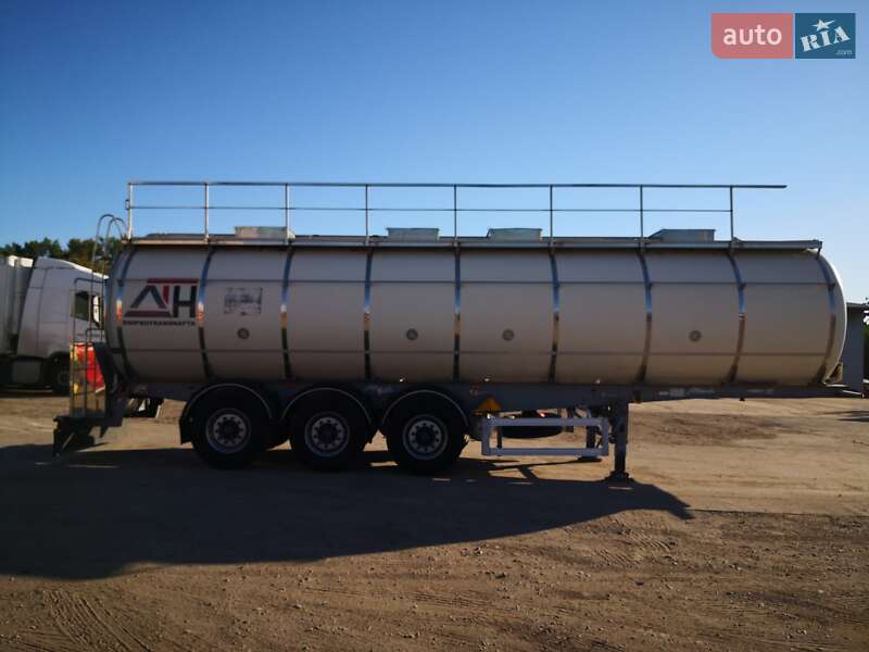 Цистерна напівпричіп Menci SA 2014 в Кам'янському