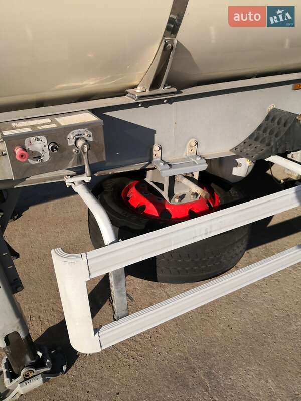 Цистерна напівпричіп Menci SA 2014 в Кам'янському