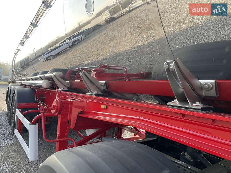 Цистерна полуприцеп Menci SL 2003 в Виннице