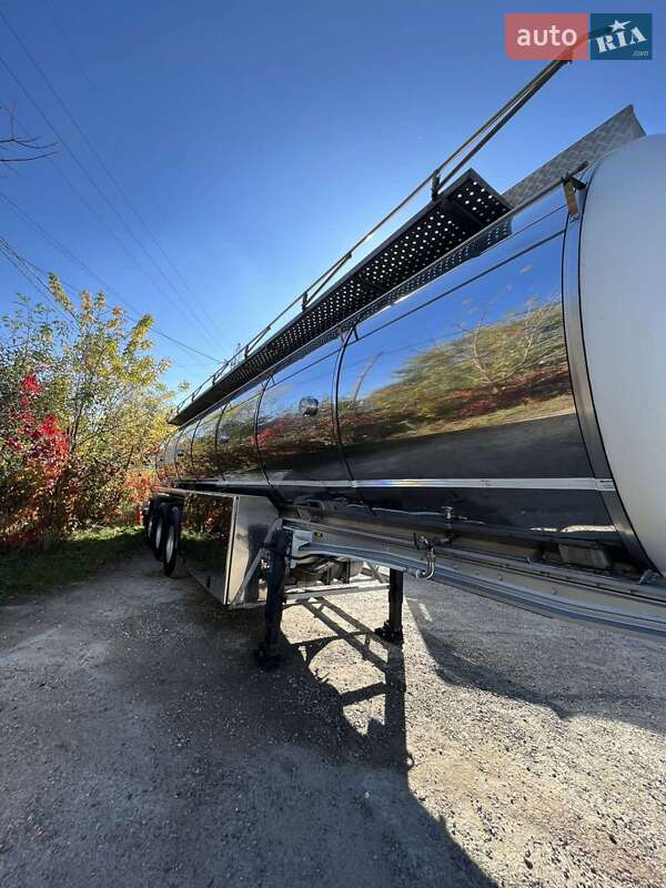 Цистерна полуприцеп Menci SL 1999 в Хотине