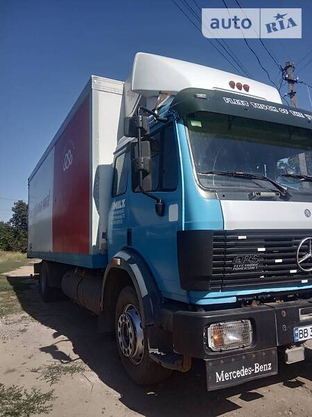 Mercedes-Benz 1422