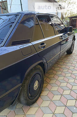 Седан Mercedes-Benz 190 1983 в Хусте