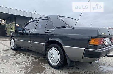 Седан Mercedes-Benz 190 1988 в 