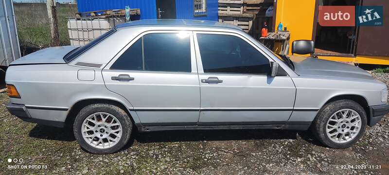 Седан Mercedes-Benz 190 1983 в Каменке